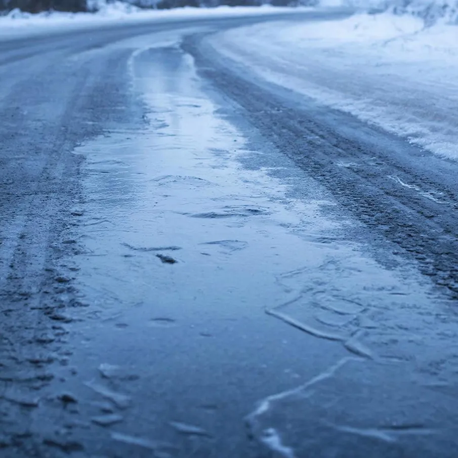 По данным ФГБУ «Верхне-Волжское УГМС», до конца дня 21 апреля 2026 г. местами по Нижегородской области и г. Нижнему Новгороду сохранятся сильные осадки в виде мокрого снега, снега, гололедные явления